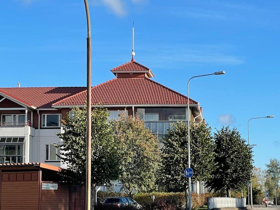 Porvoon Helmi Viehattava Asunto Joen Rannassa Экстерьер фото
